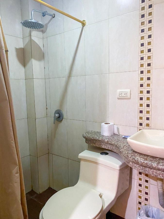 Hostal Tortuga Dorada Puerto López Zewnętrze zdjęcie